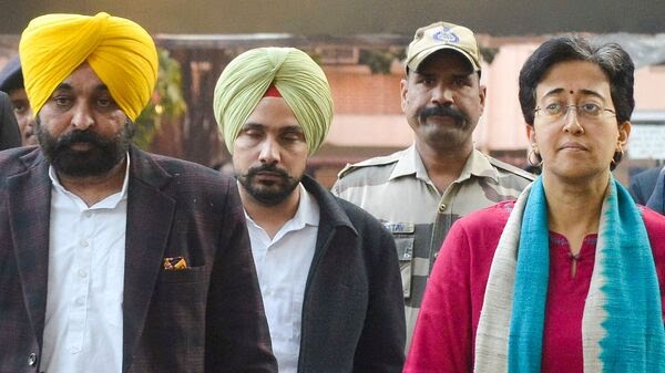 Delhi Elections: AAP claims police, EC official to raid Punjab CM Bhagwant Mann’s home; poll panel refutes allegations